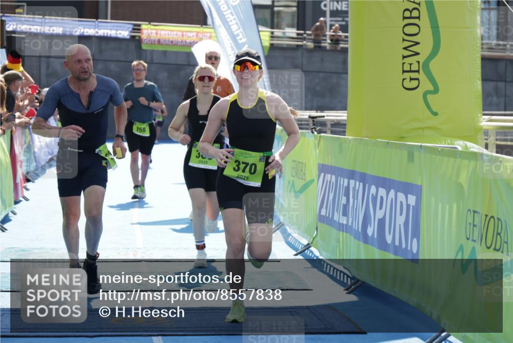 10.08.2025 - GEWOBA Citytriathlon Bremen H.Heesch http://msf.ph/oto/8557838 10.08.2025 15:40:52 Ziel 128, 153, 158, 366, 370, 509 meine-sportfotos.de