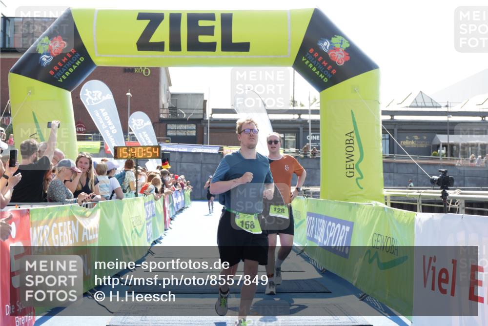 10.08.2025 - GEWOBA Citytriathlon Bremen H.Heesch http://msf.ph/oto/8557849 10.08.2025 15:40:58 Ziel 128, 158, 366, 370, 381, 514 meine-sportfotos.de