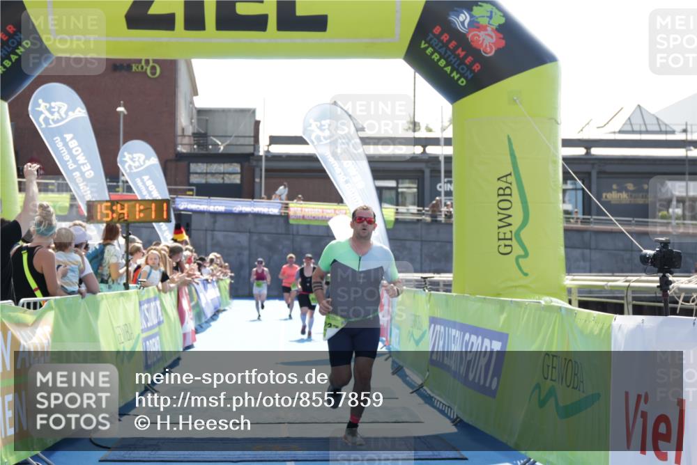 10.08.2025 - GEWOBA Citytriathlon Bremen H.Heesch http://msf.ph/oto/8557859 10.08.2025 15:41:15 Ziel 237, 347, 400 meine-sportfotos.de