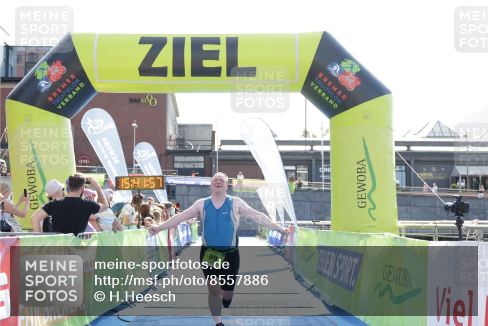 10.08.2025 - GEWOBA Citytriathlon Bremen H.Heesch http://msf.ph/oto/8557886 10.08.2025 15:42:01 Ziel 99 meine-sportfotos.de