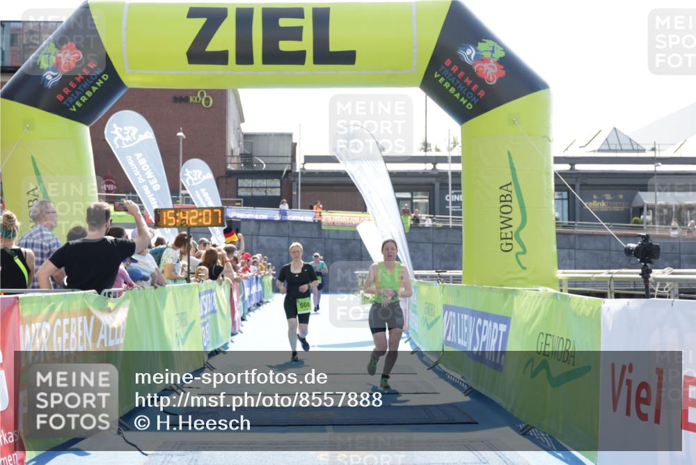 10.08.2025 - GEWOBA Citytriathlon Bremen H.Heesch http://msf.ph/oto/8557888 10.08.2025 15:42:11 Ziel 508, 512 meine-sportfotos.de