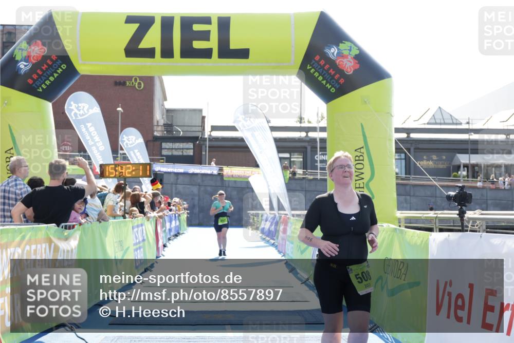 10.08.2025 - GEWOBA Citytriathlon Bremen H.Heesch http://msf.ph/oto/8557897 10.08.2025 15:42:15 Ziel 357, 508, 512 meine-sportfotos.de