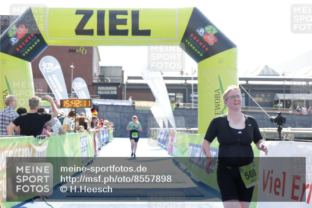 10.08.2025 - GEWOBA Citytriathlon Bremen H.Heesch http://msf.ph/oto/8557898 10.08.2025 15:42:15 Ziel 357, 508, 512 meine-sportfotos.de
