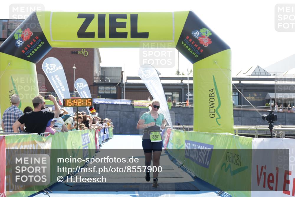 10.08.2025 - GEWOBA Citytriathlon Bremen H.Heesch http://msf.ph/oto/8557900 10.08.2025 15:42:19 Ziel 357, 508, 512 meine-sportfotos.de
