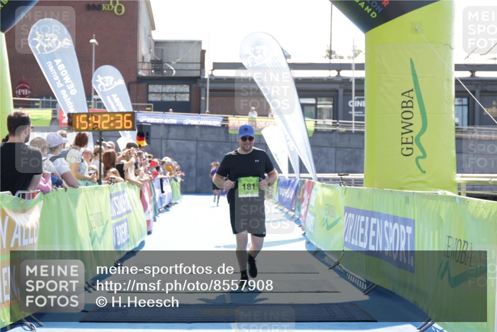 10.08.2025 - GEWOBA Citytriathlon Bremen H.Heesch http://msf.ph/oto/8557908 10.08.2025 15:42:40 Ziel 181 meine-sportfotos.de