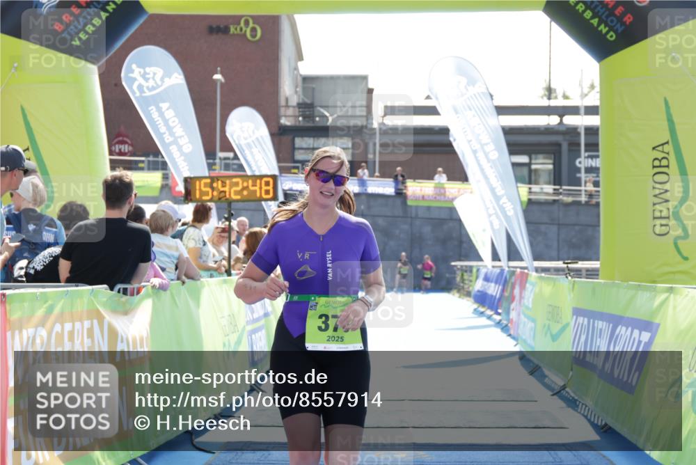 10.08.2025 - GEWOBA Citytriathlon Bremen H.Heesch http://msf.ph/oto/8557914 10.08.2025 15:42:52 Ziel 378, 433, 518 meine-sportfotos.de