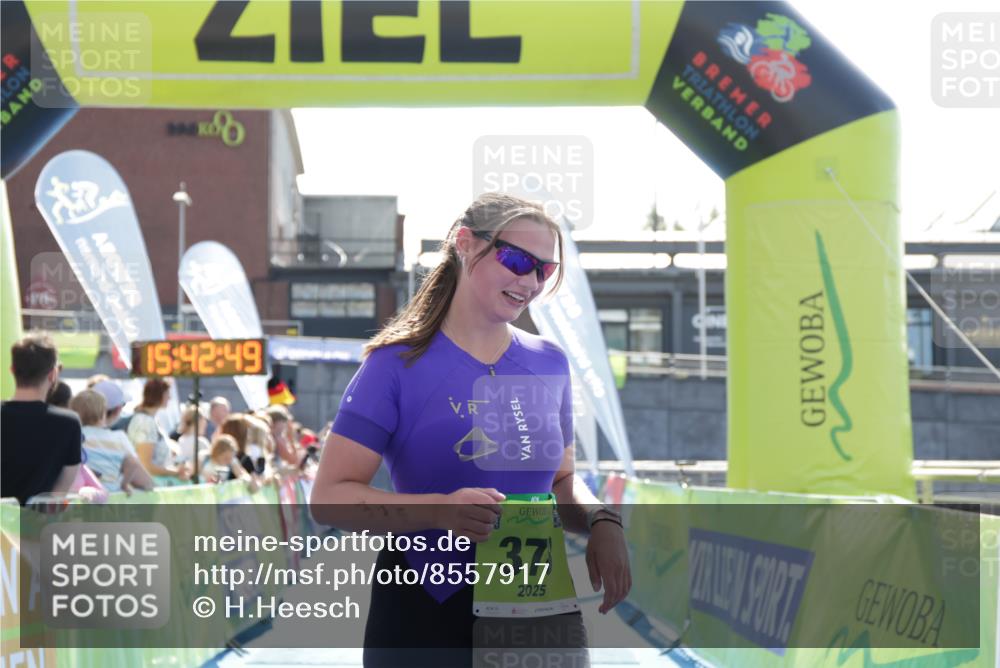 10.08.2025 - GEWOBA Citytriathlon Bremen H.Heesch http://msf.ph/oto/8557917 10.08.2025 15:42:53 Ziel 378, 433, 518 meine-sportfotos.de