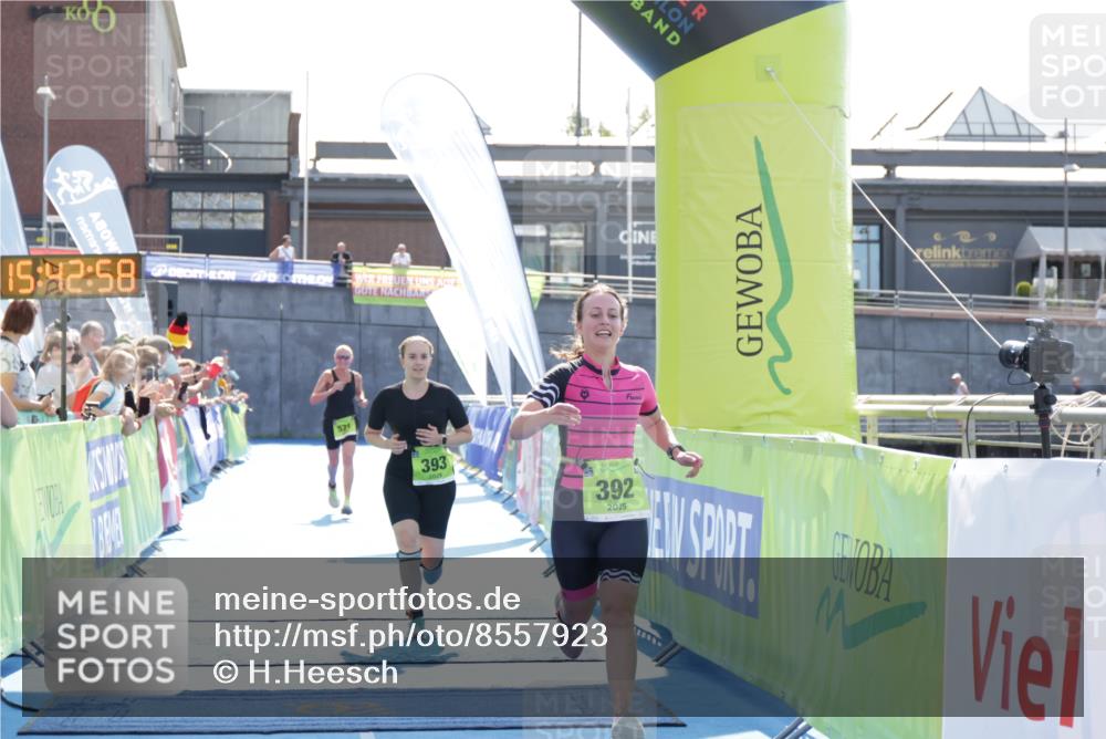 10.08.2025 - GEWOBA Citytriathlon Bremen H.Heesch http://msf.ph/oto/8557923 10.08.2025 15:43:02 Ziel 392, 393, 521 meine-sportfotos.de