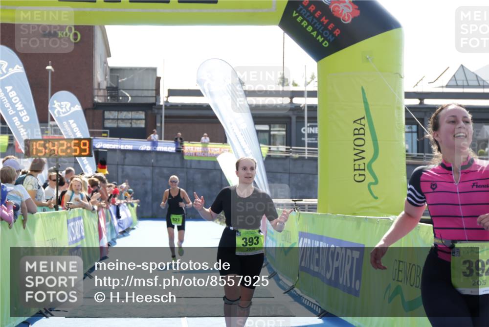 10.08.2025 - GEWOBA Citytriathlon Bremen H.Heesch http://msf.ph/oto/8557925 10.08.2025 15:43:03 Ziel 392, 393, 521 meine-sportfotos.de