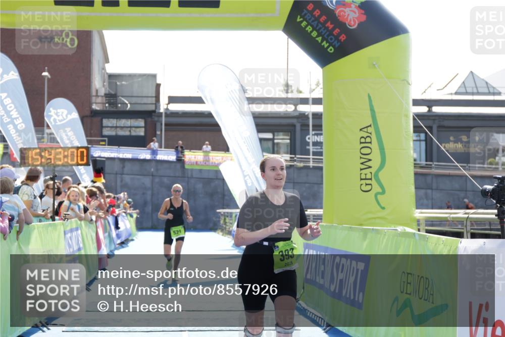 10.08.2025 - GEWOBA Citytriathlon Bremen H.Heesch http://msf.ph/oto/8557926 10.08.2025 15:43:04 Ziel 392, 393, 521 meine-sportfotos.de