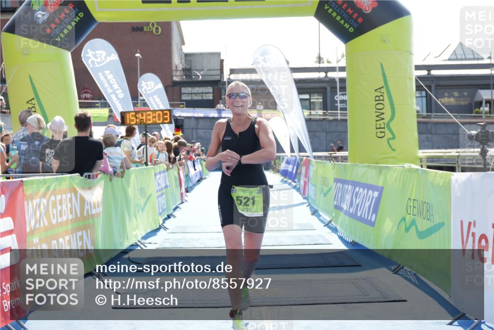 10.08.2025 - GEWOBA Citytriathlon Bremen H.Heesch http://msf.ph/oto/8557927 10.08.2025 15:43:07 Ziel 392, 393, 521 meine-sportfotos.de