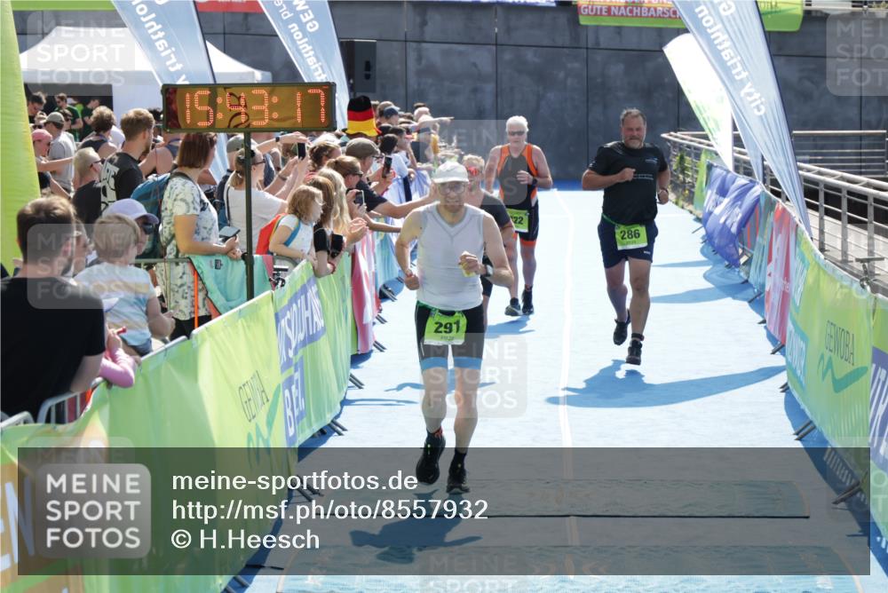 10.08.2025 - GEWOBA Citytriathlon Bremen H.Heesch http://msf.ph/oto/8557932 10.08.2025 15:43:21 Ziel 179, 286, 291, 322 meine-sportfotos.de
