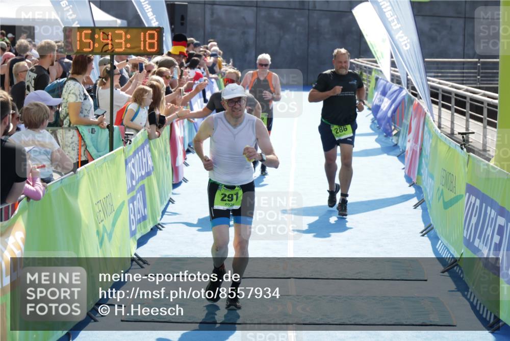 10.08.2025 - GEWOBA Citytriathlon Bremen H.Heesch http://msf.ph/oto/8557934 10.08.2025 15:43:22 Ziel 179, 286, 291, 322 meine-sportfotos.de