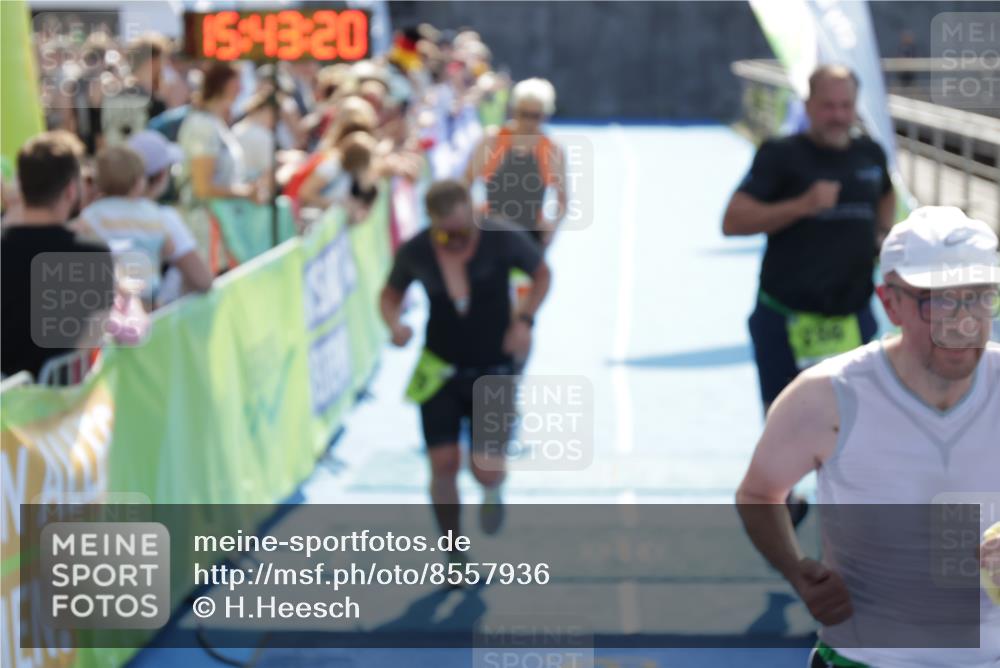 10.08.2025 - GEWOBA Citytriathlon Bremen H.Heesch http://msf.ph/oto/8557936 10.08.2025 15:43:24 Ziel 179, 286, 291, 322 meine-sportfotos.de