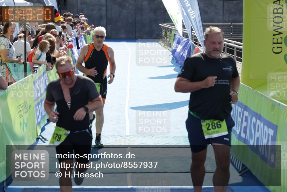 10.08.2025 - GEWOBA Citytriathlon Bremen H.Heesch http://msf.ph/oto/8557937 10.08.2025 15:43:24 Ziel 179, 286, 291, 322 meine-sportfotos.de