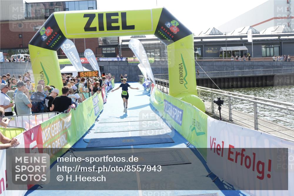 10.08.2025 - GEWOBA Citytriathlon Bremen H.Heesch http://msf.ph/oto/8557943 10.08.2025 15:43:36 Ziel 345 meine-sportfotos.de