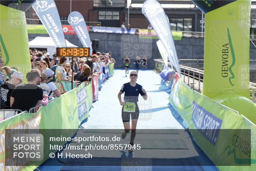 10.08.2025 - GEWOBA Citytriathlon Bremen H.Heesch http://msf.ph/oto/8557945 10.08.2025 15:43:37 Ziel 345 meine-sportfotos.de