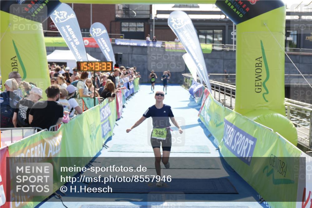 10.08.2025 - GEWOBA Citytriathlon Bremen H.Heesch http://msf.ph/oto/8557946 10.08.2025 15:43:37 Ziel 345 meine-sportfotos.de