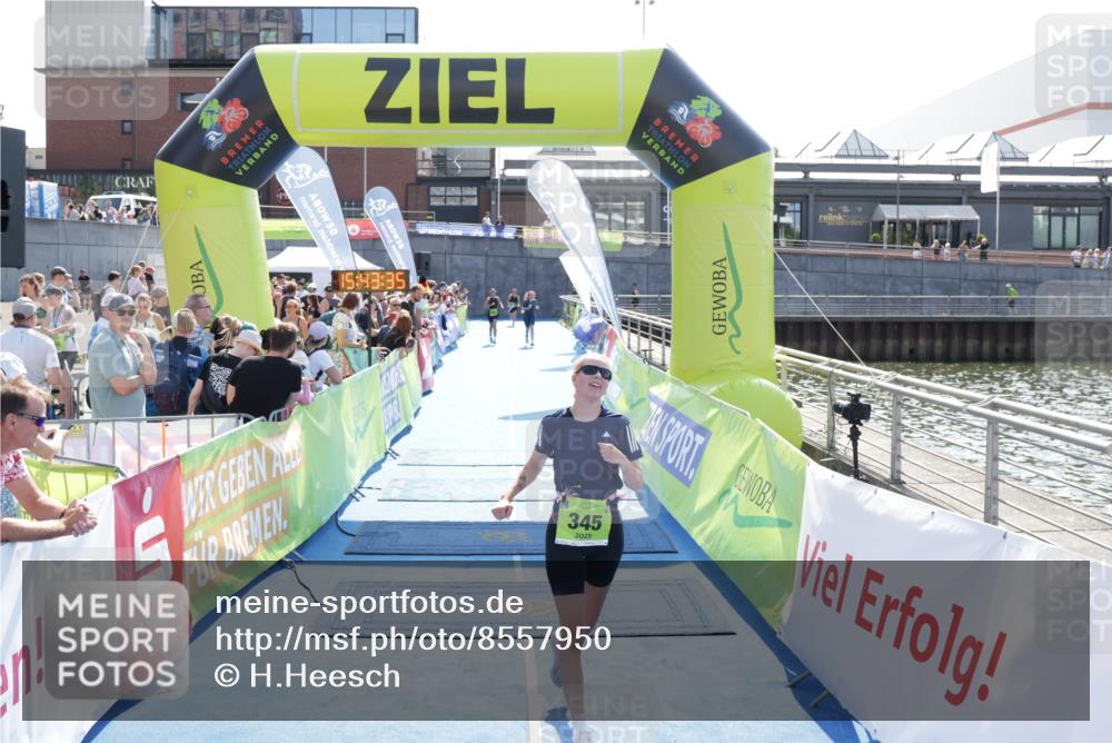 10.08.2025 - GEWOBA Citytriathlon Bremen H.Heesch http://msf.ph/oto/8557950 10.08.2025 15:43:39 Ziel 345 meine-sportfotos.de