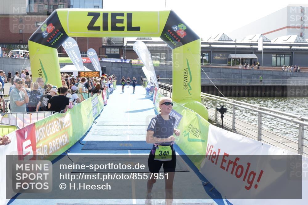 10.08.2025 - GEWOBA Citytriathlon Bremen H.Heesch http://msf.ph/oto/8557951 10.08.2025 15:43:39 Ziel 345 meine-sportfotos.de