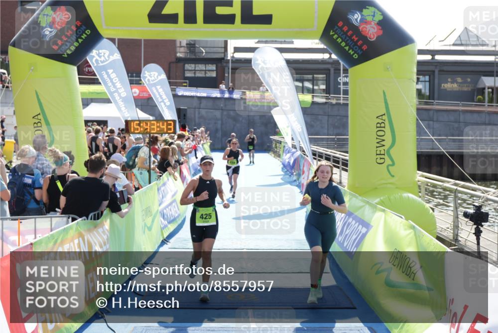 10.08.2025 - GEWOBA Citytriathlon Bremen H.Heesch http://msf.ph/oto/8557957 10.08.2025 15:43:47 Ziel 414, 425, 489 meine-sportfotos.de