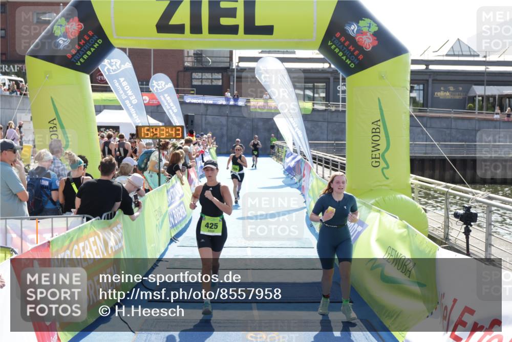 10.08.2025 - GEWOBA Citytriathlon Bremen H.Heesch http://msf.ph/oto/8557958 10.08.2025 15:43:47 Ziel 414, 425, 489 meine-sportfotos.de
