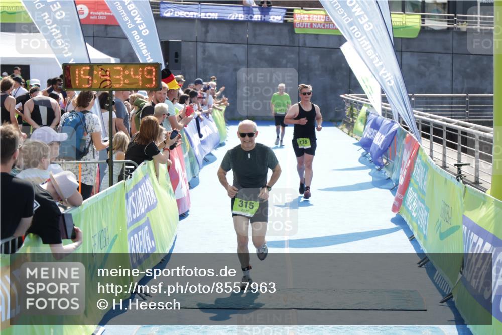 10.08.2025 - GEWOBA Citytriathlon Bremen H.Heesch http://msf.ph/oto/8557963 10.08.2025 15:43:53 Ziel 276, 315, 414, 425, 489 meine-sportfotos.de