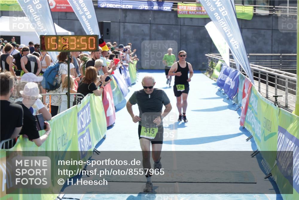 10.08.2025 - GEWOBA Citytriathlon Bremen H.Heesch http://msf.ph/oto/8557965 10.08.2025 15:43:54 Ziel 276, 315, 489 meine-sportfotos.de