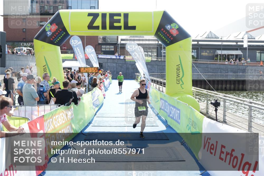 10.08.2025 - GEWOBA Citytriathlon Bremen H.Heesch http://msf.ph/oto/8557971 10.08.2025 15:43:59 Ziel 276, 315, 321 meine-sportfotos.de