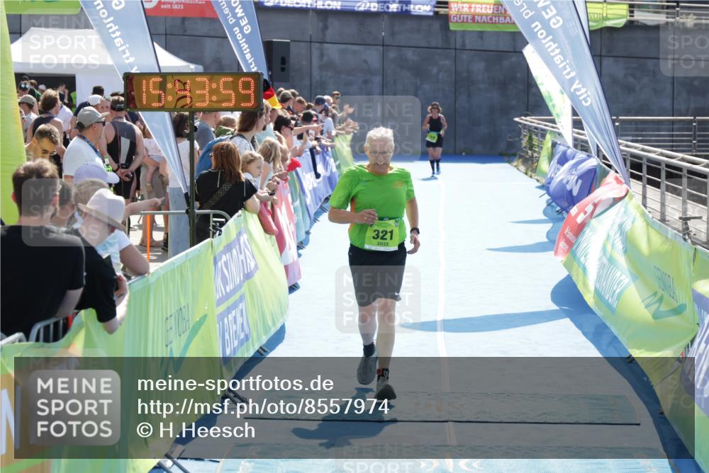 10.08.2025 - GEWOBA Citytriathlon Bremen H.Heesch http://msf.ph/oto/8557974 10.08.2025 15:44:03 Ziel 276, 321 meine-sportfotos.de