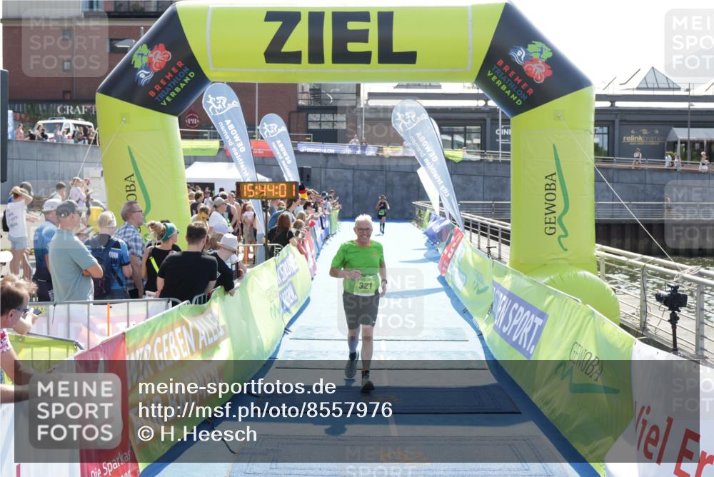 10.08.2025 - GEWOBA Citytriathlon Bremen H.Heesch http://msf.ph/oto/8557976 10.08.2025 15:44:05 Ziel 276, 321 meine-sportfotos.de