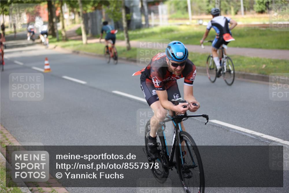 10.08.2025 - GEWOBA Citytriathlon Bremen Yannick Fuchs http://msf.ph/oto/8557978 10.08.2025 12:28:28 Radfahren 612, 622, 625, 629, 685, 732, 812, 816, 828, 941, 980, 981 meine-sportfotos.de