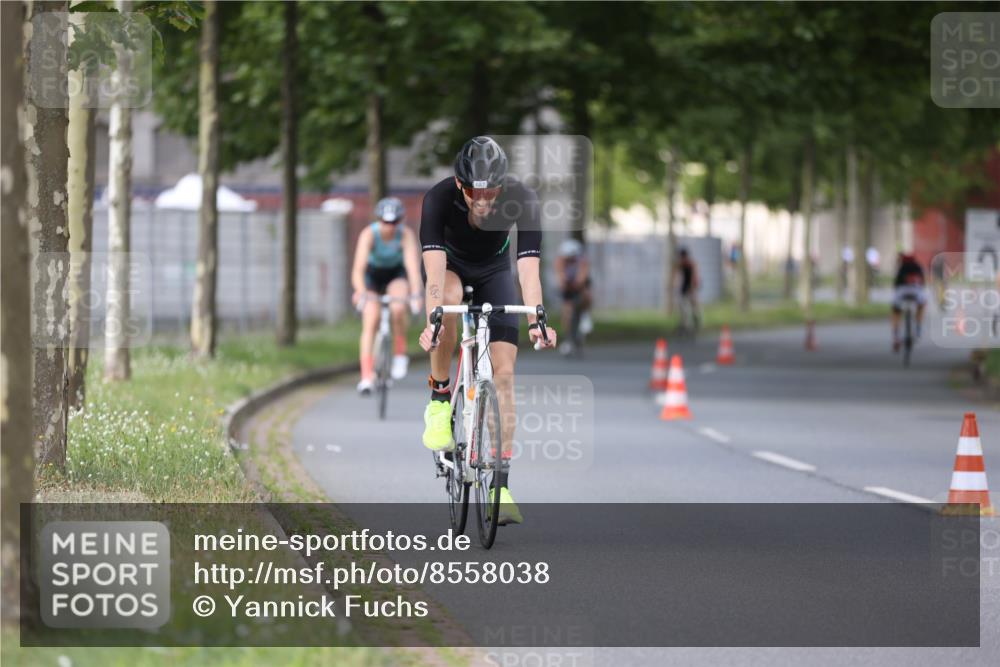 10.08.2025 - GEWOBA Citytriathlon Bremen Yannick Fuchs http://msf.ph/oto/8558038 10.08.2025 12:29:32 Radfahren 583, 605, 645, 679, 687, 771, 799, 922, 927, 1030 meine-sportfotos.de