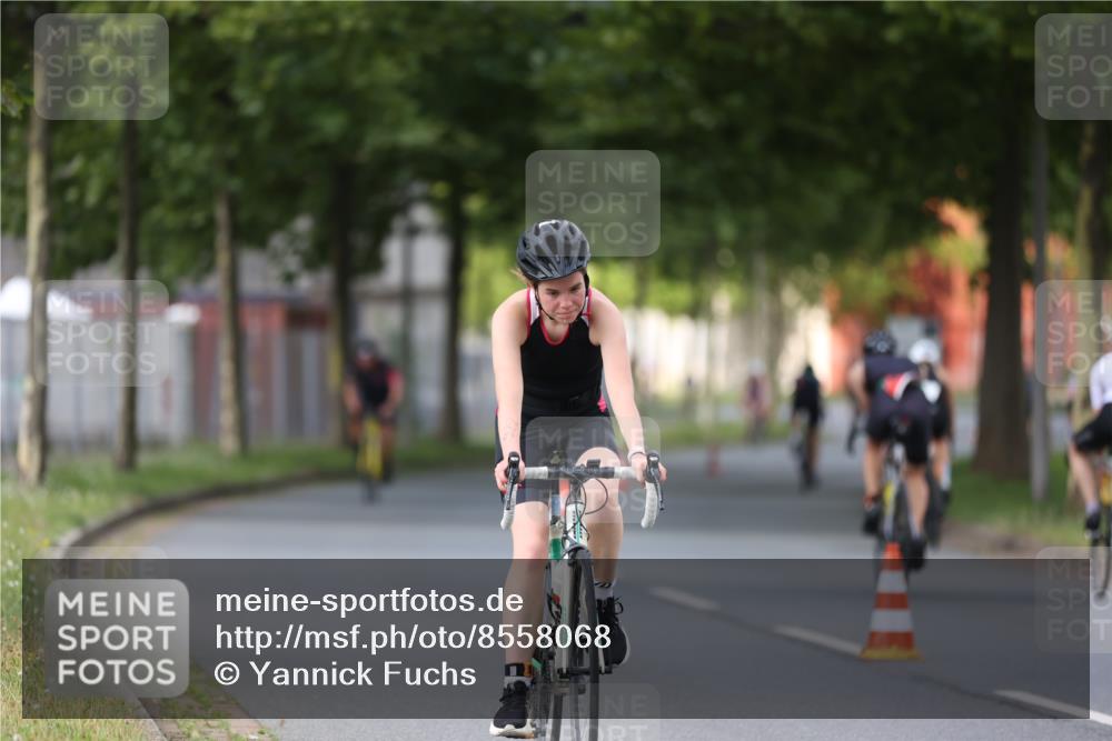 10.08.2025 - GEWOBA Citytriathlon Bremen Yannick Fuchs http://msf.ph/oto/8558068 10.08.2025 12:29:41 Radfahren 645, 687, 688, 751, 771, 922, 927, 942 meine-sportfotos.de