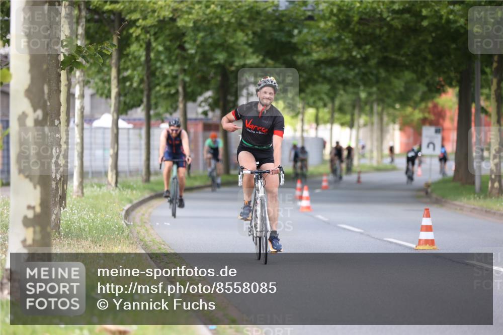 10.08.2025 - GEWOBA Citytriathlon Bremen Yannick Fuchs http://msf.ph/oto/8558085 10.08.2025 12:29:55 Radfahren 640, 675, 688, 699, 717, 751, 769, 875, 942, 960 meine-sportfotos.de