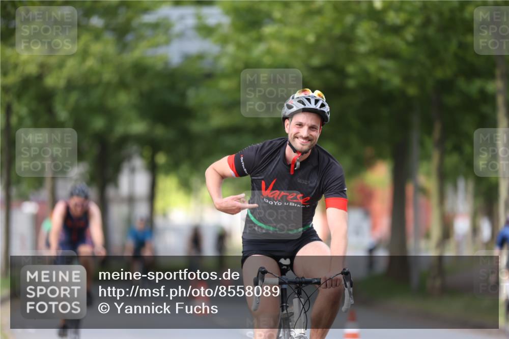 10.08.2025 - GEWOBA Citytriathlon Bremen Yannick Fuchs http://msf.ph/oto/8558089 10.08.2025 12:29:56 Radfahren 640, 675, 688, 699, 717, 751, 769, 875, 942, 960 meine-sportfotos.de