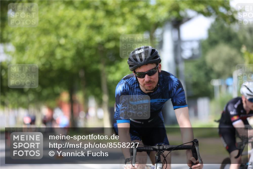 10.08.2025 - GEWOBA Citytriathlon Bremen Yannick Fuchs http://msf.ph/oto/8558227 10.08.2025 12:30:49 Radfahren 587, 752, 916, 924, 937, 951, 1011, 1020, 1022, 1026 meine-sportfotos.de