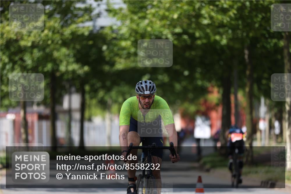 10.08.2025 - GEWOBA Citytriathlon Bremen Yannick Fuchs http://msf.ph/oto/8558232 10.08.2025 12:30:52 Radfahren 587, 752, 916, 937, 951, 1020, 1022, 1026 meine-sportfotos.de