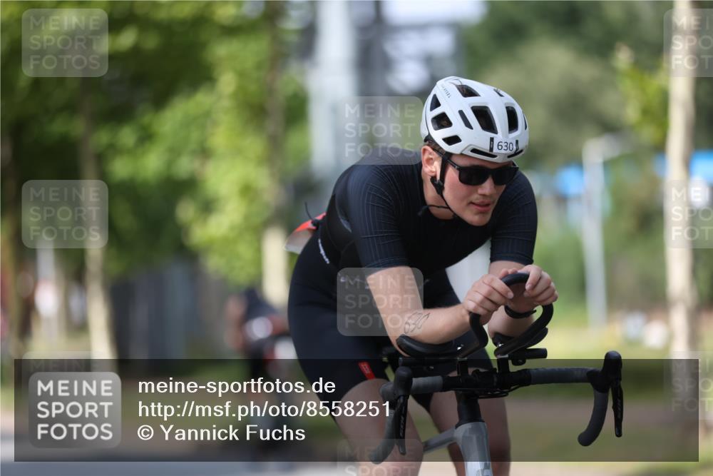 10.08.2025 - GEWOBA Citytriathlon Bremen Yannick Fuchs http://msf.ph/oto/8558251 10.08.2025 12:31:18 Radfahren 575, 616, 621, 630, 692, 753, 801, 894, 905 meine-sportfotos.de
