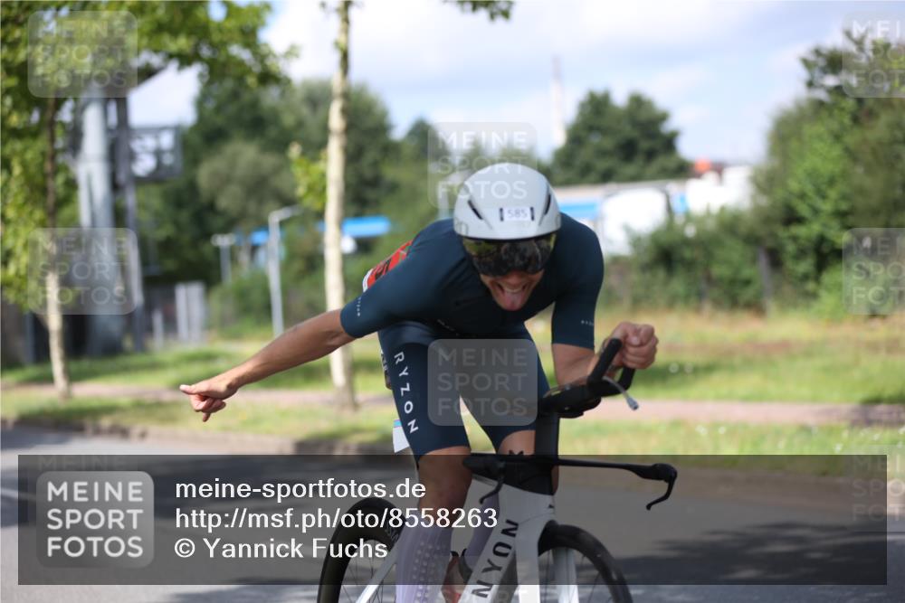 10.08.2025 - GEWOBA Citytriathlon Bremen Yannick Fuchs http://msf.ph/oto/8558263 10.08.2025 12:31:23 Radfahren 564, 575, 616, 621, 630, 649, 753, 788, 793, 801, 863, 894, 905 meine-sportfotos.de