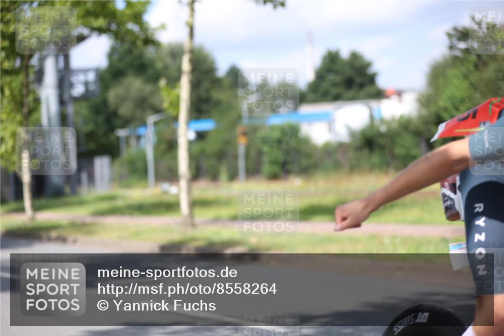 10.08.2025 - GEWOBA Citytriathlon Bremen Yannick Fuchs http://msf.ph/oto/8558264 10.08.2025 12:31:23 Radfahren 564, 575, 616, 621, 630, 649, 753, 788, 793, 801, 863, 894, 905 meine-sportfotos.de
