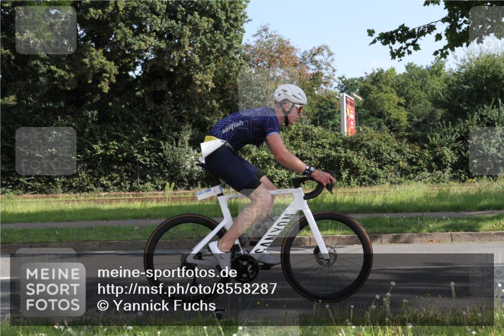 10.08.2025 - GEWOBA Citytriathlon Bremen Yannick Fuchs http://msf.ph/oto/8558287 10.08.2025 10:27:29 Radfahren 351, 422, 437, 511 meine-sportfotos.de