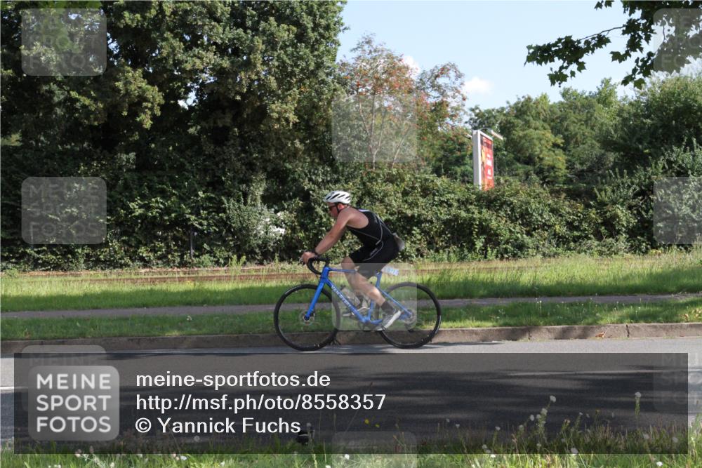 10.08.2025 - GEWOBA Citytriathlon Bremen Yannick Fuchs http://msf.ph/oto/8558357 10.08.2025 10:29:31 Radfahren 386, 509 meine-sportfotos.de