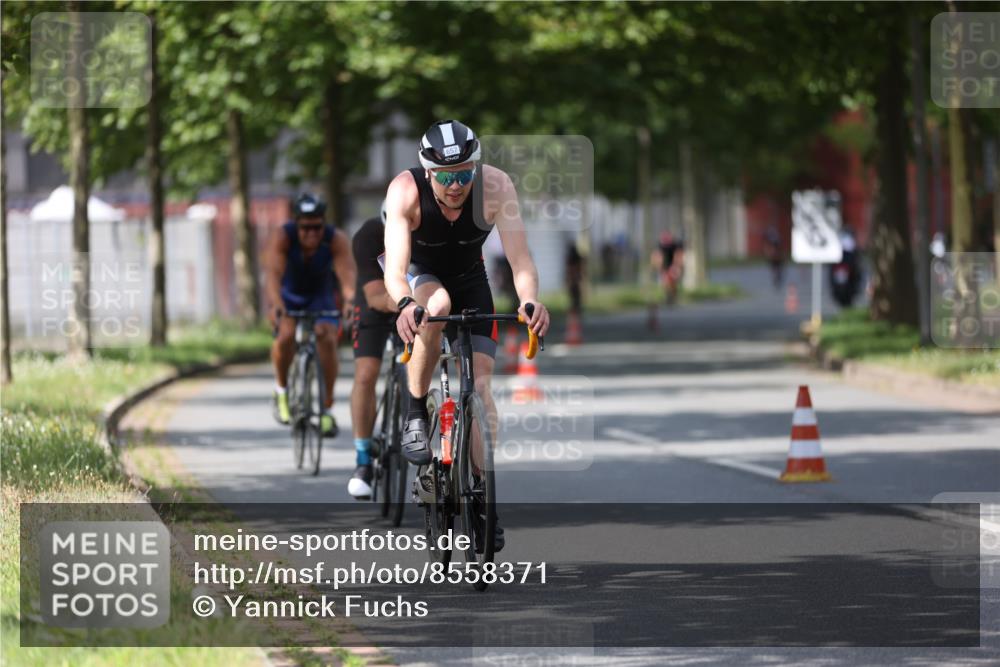 10.08.2025 - GEWOBA Citytriathlon Bremen Yannick Fuchs http://msf.ph/oto/8558371 10.08.2025 12:31:56 Radfahren 552, 615, 627, 657, 666, 667, 689, 770, 838, 839, 857, 873, 876, 888, 897 meine-sportfotos.de