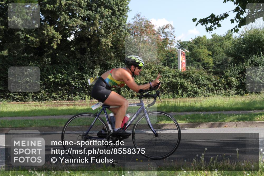 10.08.2025 - GEWOBA Citytriathlon Bremen Yannick Fuchs http://msf.ph/oto/8558375 10.08.2025 10:30:01 Radfahren 414, 423, 433, 494 meine-sportfotos.de