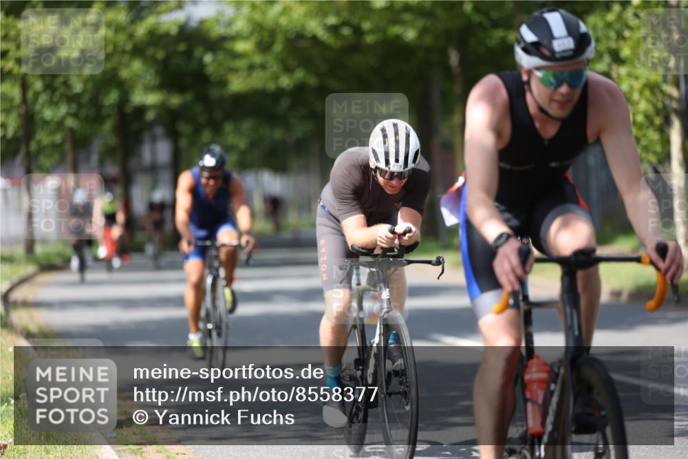 10.08.2025 - GEWOBA Citytriathlon Bremen Yannick Fuchs http://msf.ph/oto/8558377 10.08.2025 12:31:57 Radfahren 552, 615, 627, 657, 666, 667, 689, 770, 806, 838, 839, 857, 873, 876, 888, 897 meine-sportfotos.de