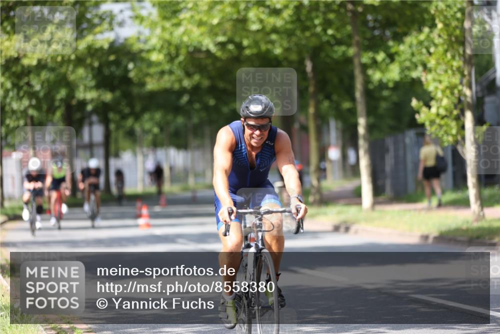 10.08.2025 - GEWOBA Citytriathlon Bremen Yannick Fuchs http://msf.ph/oto/8558380 10.08.2025 12:31:57 Radfahren 552, 615, 627, 657, 666, 667, 689, 770, 806, 838, 839, 857, 873, 876, 888, 897 meine-sportfotos.de