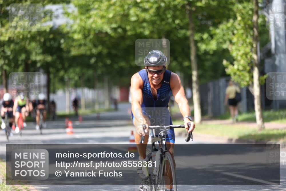 10.08.2025 - GEWOBA Citytriathlon Bremen Yannick Fuchs http://msf.ph/oto/8558381 10.08.2025 12:31:58 Radfahren 552, 615, 627, 657, 666, 667, 689, 770, 806, 838, 839, 857, 873, 876, 888, 897 meine-sportfotos.de