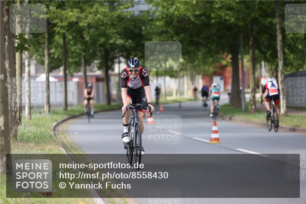 10.08.2025 - GEWOBA Citytriathlon Bremen Yannick Fuchs http://msf.ph/oto/8558430 10.08.2025 12:32:17 Radfahren 551, 641, 648, 682, 735, 776, 806, 838, 840, 888 meine-sportfotos.de