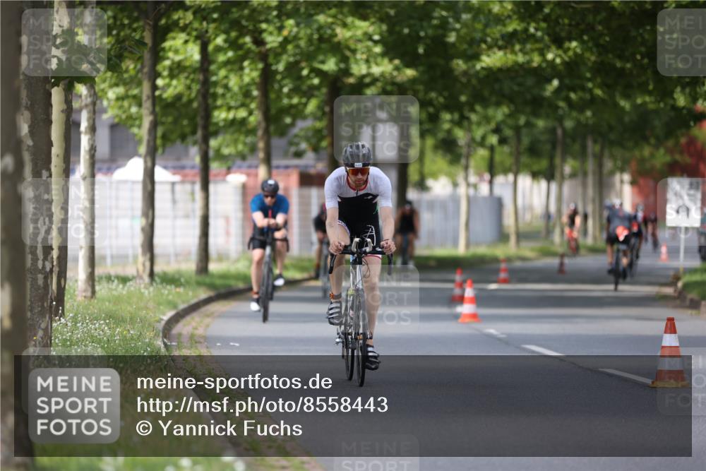 10.08.2025 - GEWOBA Citytriathlon Bremen Yannick Fuchs http://msf.ph/oto/8558443 10.08.2025 12:32:23 Radfahren 551, 641, 643, 648, 682, 735, 776, 840, 959 meine-sportfotos.de